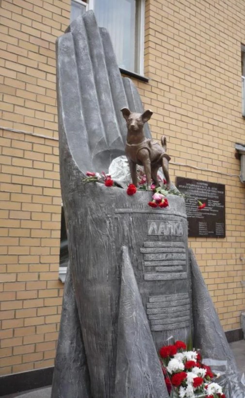 Monument to the first dog in orbit Laika