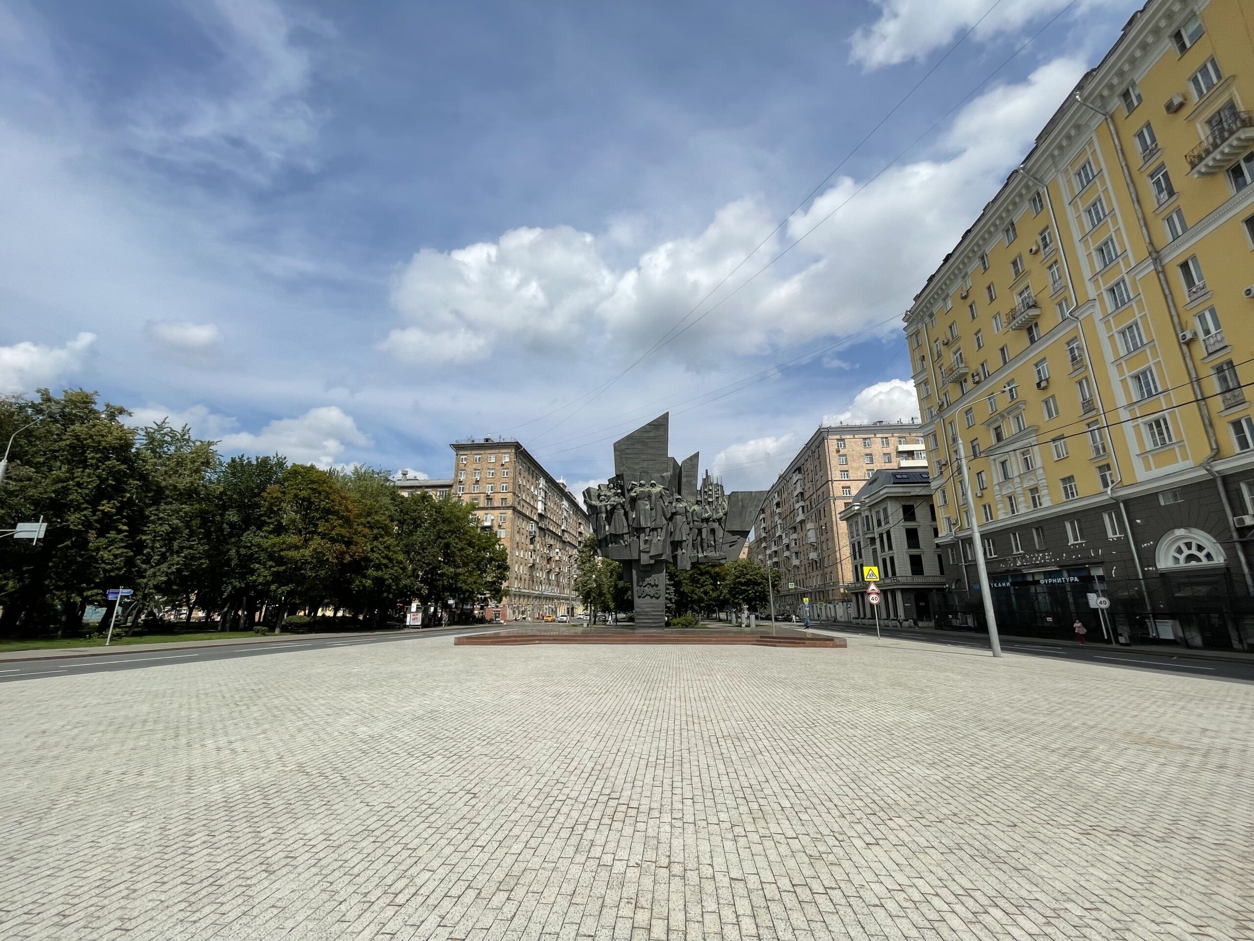 Памятник пролетарцам, ушедшим на фронт
