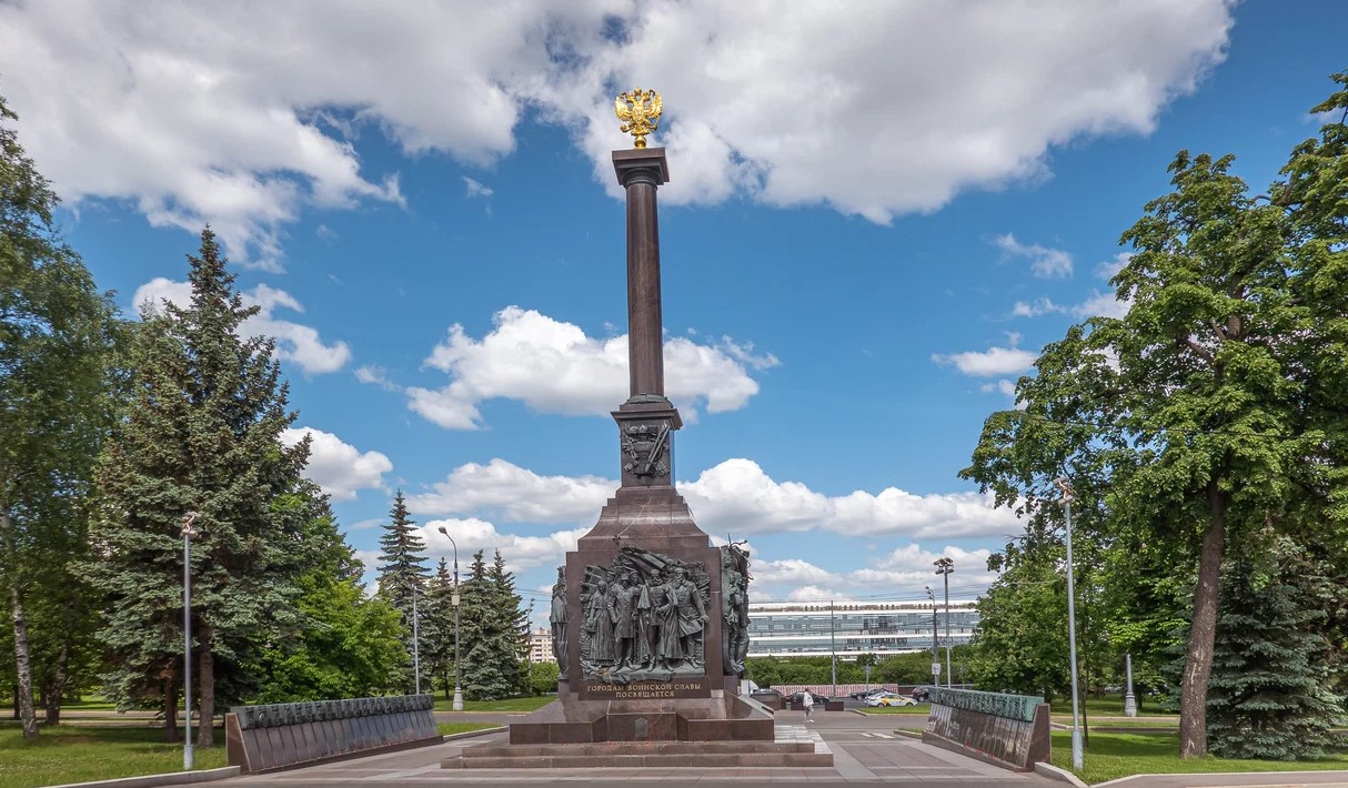 Мемориалы города воинской славы. Мемориальный комплекс, посвященный городам воинской славы. Мемориал городов воинской славы на Поклонной горе. Луга город воинской славы фото. Мемориально-скульптурный комплекс аллея славы Саранск.